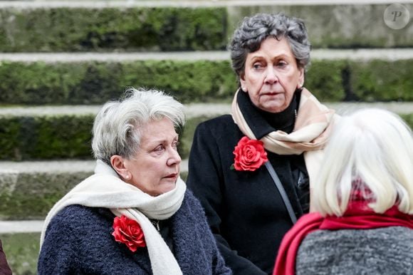 Françoise Laborde et Geneviève Laborde, les soeurs de C.Laborde - Sortie des obsèques de Catherine Laborde en l’église Saint-Roch à Paris, le 6 février 2025. Décédée le 28 janvier 2025 à l'âge de 73 ans, l'ancienne présentatrice météo de TF1 (1988 - 2017) était atteinte de la maladie neurodégénérative à corps de Lewy. 
© Jacovides - Moreau / Bestimage