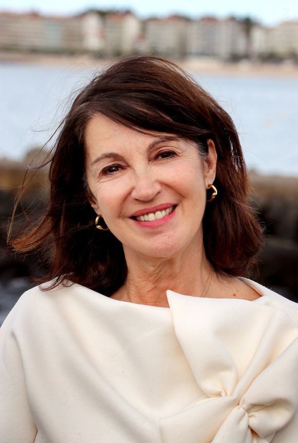 Exclusif - Zabou Breitman, présidente du jury - Photocall du jury lors de la 11e édition du Festival international du film de Saint-Jean-de-Luz le 8 octobre 2024. © Patrick Bernard / Bestimage