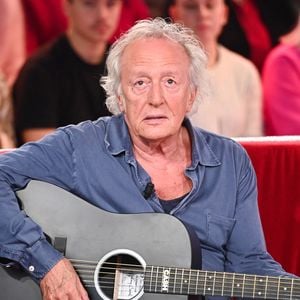 Didier Barbelivien lors de l'enregistrement de l'émission Vivement Dimanche, au studio Rive gauche, à Paris, France, le 22 octobre 2025, présentée par M.Drucker, diffusée sur France 3 le 16 novembre 2025. © Guillaume Gaffiot/Bestimage