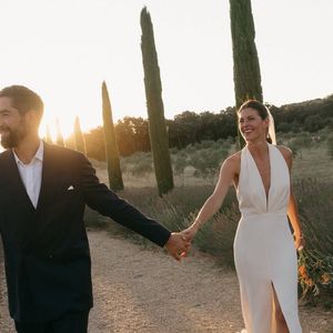 Nikola Karabatic a épousé Géraldine Pillet lors d'une cérémonie laïque organisée dans le sud de la France.

Nikola Karabatic partage de belles photos de son mariage avec Géraldine.