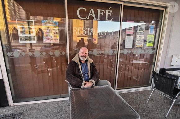 Aujourd'hui, elle dit avoir "fait son deuil" et travaille même ailleurs.

Philippe Etchebest sur le tournage de l'émission "Cauchemar en Cuisine" à Agen, le 20 février 2023.
Thierry Breton / Panoramic / Bestimage