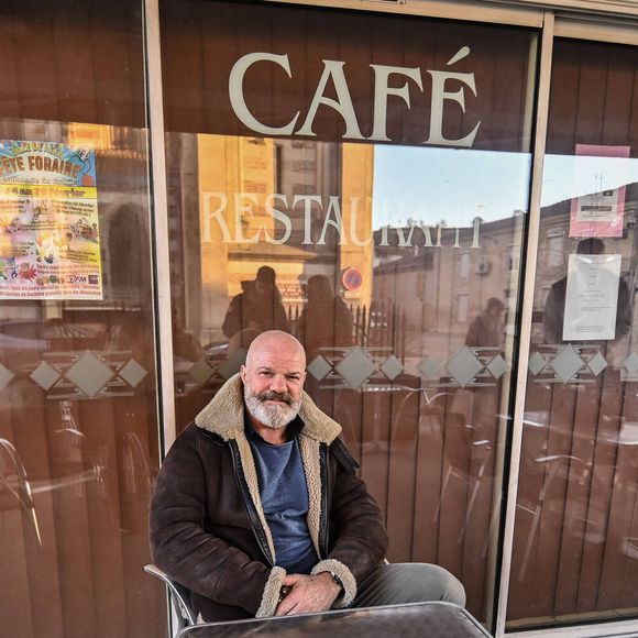 Aujourd'hui, elle dit avoir "fait son deuil" et travaille même ailleurs.

Philippe Etchebest sur le tournage de l'émission "Cauchemar en Cuisine" à Agen, le 20 février 2023.
Thierry Breton / Panoramic / Bestimage