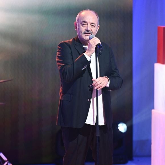 Exclusif - Louis Chedid lors de l'enregistrement de l'émission Vivement dimanche au studio Rive Gauche, presentée par Michel Drucker, diffusion sur France 3 le 2 février 2025. © Guillaume Gaffiot/Bestimage