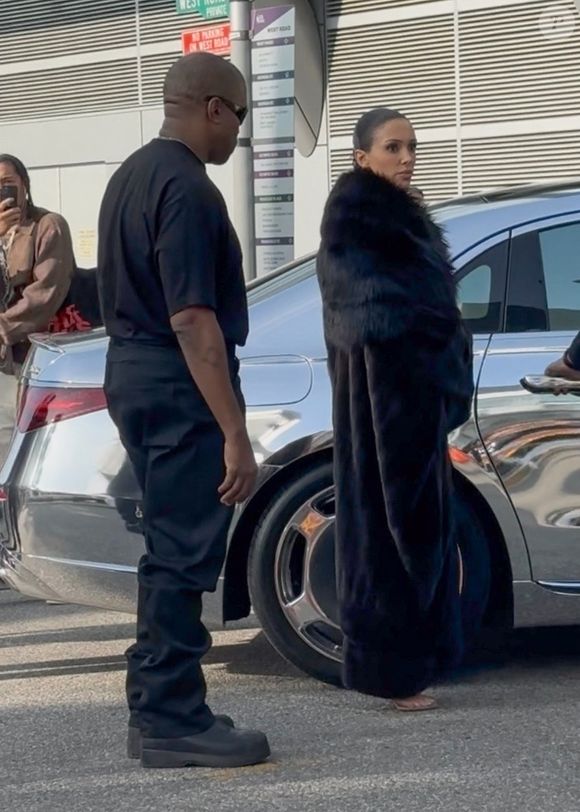 Kanye West et Bianca Censori aux Grammy Awards, à Los Angeles, le 2 février 2025.

Photo : Backgrid USA / Bestimage


Pictured: Kanye West, Bianca Censori