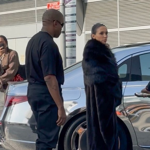 Kanye West et Bianca Censori aux Grammy Awards, à Los Angeles, le 2 février 2025.

Photo : Backgrid USA / Bestimage


Pictured: Kanye West, Bianca Censori