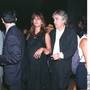 Sophie Marceau et Andrzej Zulawski  au défilé Haute-Couture 95/96 - Automne-Hiver UNGARO (RINDOFF-GARCIA / BESTIMAGE).