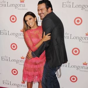 Eva Longoria et Ricardo Antonio Chavira lors du dîner de gala pour sa fondation au restaurant Beso a Hollywood, le 28 septembre 2013.

JLPPA / Bestimage