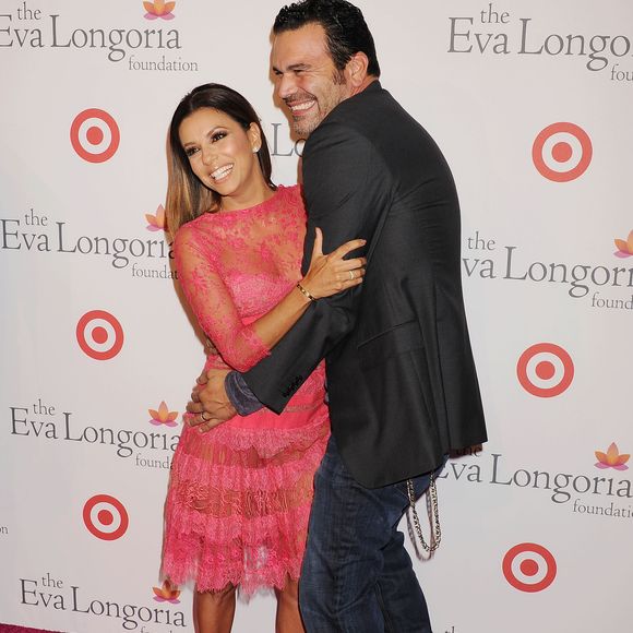 Eva Longoria et Ricardo Antonio Chavira lors du dîner de gala pour sa fondation au restaurant Beso a Hollywood, le 28 septembre 2013.

JLPPA / Bestimage