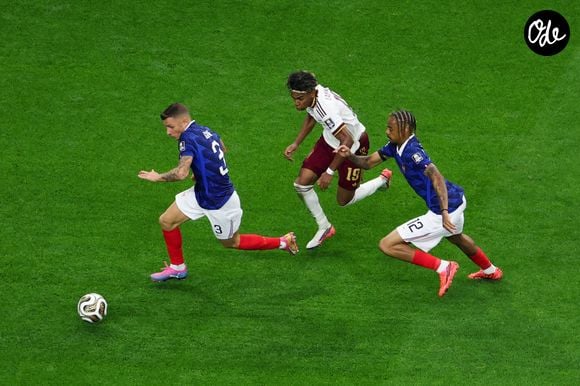 ARLINGTON, TEXAS - 14 JUILLET : Lamine Yamal (Espagne) dispute le ballon lors de la demi-finale de la Coupe du Monde de la FIFA 2026 opposant la France à l'Espagne au Dallas Stadium, le 14 juillet 2026 à Arlington, au Texas. Imago/PsnewZ/Bestimage