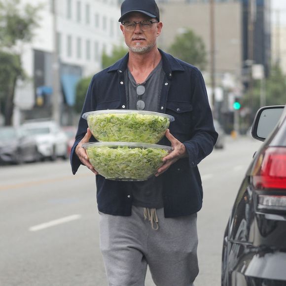 Eric Dane est allé chercher deux bols de salade chez Joan's pour le barbecue du week-end du Memorial Day à Beverly Hills le 28 mai 2023.
©Backgrid USA / Bestimage