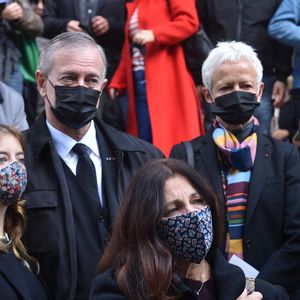 Francis Huster, sa fille Elisa et Cristiana Reali en l'église Saint Roch à Paris, France, le 4 octobre 2021.