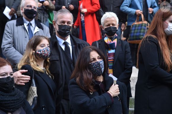Francis Huster, sa fille Elisa et Cristiana Reali en l'église Saint Roch à Paris, France, le 4 octobre 2021.