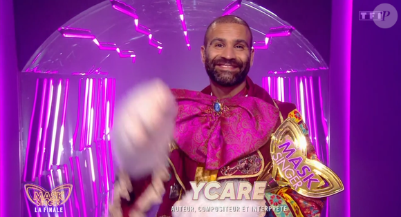 C'est Ycare qui se cachait sous ce costume 

Le Lapin vainqueur de Mask Singer 8, c'est Ycare qui se cachait sous ce costume, capture d'écran TF1