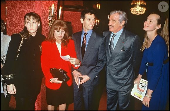 Elodie Constantin, première femme de Jean-Paul Belmondo et mère de Paul avec aussi sa fille Patricia et sa belle-fille de l'époque Luana en 1992 à Paris ©BERTRAND RINDOFF PETROFF / BESTIMAGE