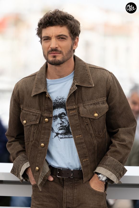Niels Schneider au photocall du film "L'Inconnue" lors du 79ème Festival International du Film de Cannes, le 19 mai 2026.

© Jacovides/Moreau/Bestimage