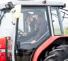 Le prince a même mis la main à la pâte en conduisant un tracteur pour aider l'association Beachwatch Bute.

17 Septembre 2026. Prince William et Kate Middleton en visite sur l'île de Bute en Écosse. © GoffPhotos/Bestimage