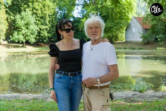 3e édition de « Writers at Gonzague Saint Bris » : Hugues Aufray et son épouse Muriel participent à la séance de dédicaces annuelle « Forêt des Livres » à Chanceaux-près-Loches, près de Tours, en France, le 28 août 2022. Photo de Pascal Avenet/ABACAPRESS.COM