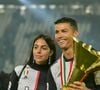 L'aménagement intérieur de ce palais contemporain réunit huit chambres, deux piscines, un cinéma privé ainsi qu'un garage souterrain prévu pour abriter vingt voitures de luxe.

Cristiano Ronaldo, sa compagne Georgina Rodriguez fêtent en famille le titre de champion d'Italie avec son équipe la Juventus de Turin à Turin le 19 Mai 2019.