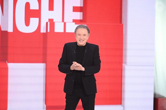 Exclusif - Michel Drucker lors de l'enregistrement de l'émission "Vivement dimanche" au studio Rive Gauche, présentée par M. Drucker avec une diffusion sur France 3 le 25 janvier 2026. © Guillaume Gaffiot/Bestimage