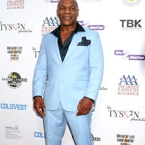 Dans le podcast The Pivot, il raconte avoir dépensé près d'un million de dollars en désintoxication.
Mike Tyson au gala « 100 Women Matter » au 11301 W. Olympic Blvd le 13 août 2025 à Los Angeles, Californie (Crédit photo : © Kay Blake/ZUMA Press Wire / Bestimage)