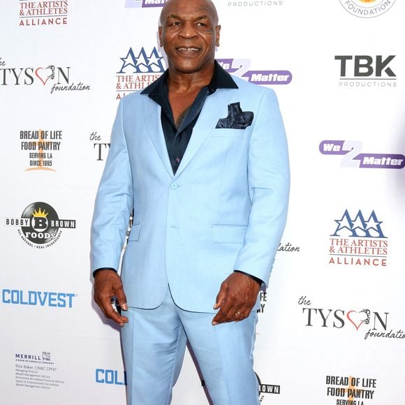Dans le podcast The Pivot, il raconte avoir dépensé près d'un million de dollars en désintoxication.

Mike Tyson au gala « 100 Women Matter » au 11301 W. Olympic Blvd le 13 août 2025 à Los Angeles, Californie (Crédit photo : © Kay Blake/ZUMA Press Wire / Bestimage)