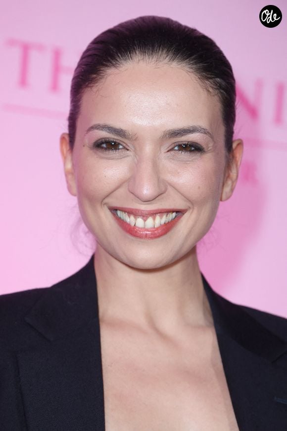 Lucie Bernardoni assiste au dîner « Peninsula in Pink » organisé par Octobre Rose au profit de l'association Les Bonnes Fées, à Paris, en France, le 3 octobre 2024. Photo : Jérôme Dominé/ABACAPRESS.COM