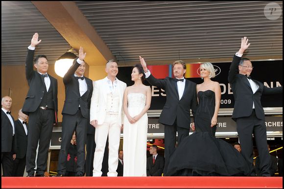 Anthony Wong, Michelle Ye, Simon Yam, Johnnie To, Johnny et Laeticia Hallyday - Montée des marches du film "Vengeance" au 62e Festival de Cannes le 17 mai 2009 DANIEL ANGELI / BESTIMAGE
