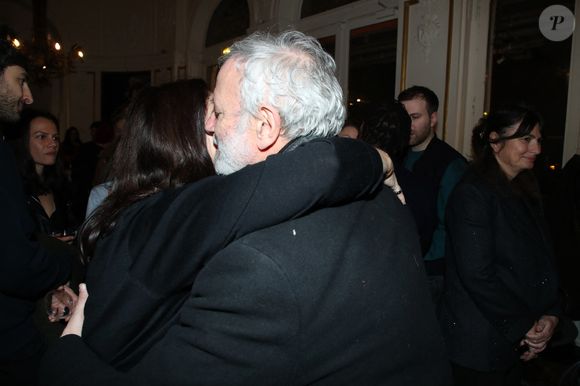 Cristiana Reali et Francis Huster avec, au milieu, leur fille Elisa- Cocktail au Théâtre du Gymnase à la suite de la Première soirée de la Pièce " En thérapie ". Paris, France, le 17 Janvier 2026.

© Bertrand Rindoff / Bestimage