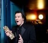 alimentée par des fans ayant trouvé les yeux de l'acteur "trop clairs" ou son oreille "bizarre". 

Jim Carrey (César d'Honneur pour l'ensemble de sa carrière) - Press room de la 51ème cérémonie des César, à l'Olympia. Paris, le 26 février 2026.
© Dominique Jacovides/Bestimage