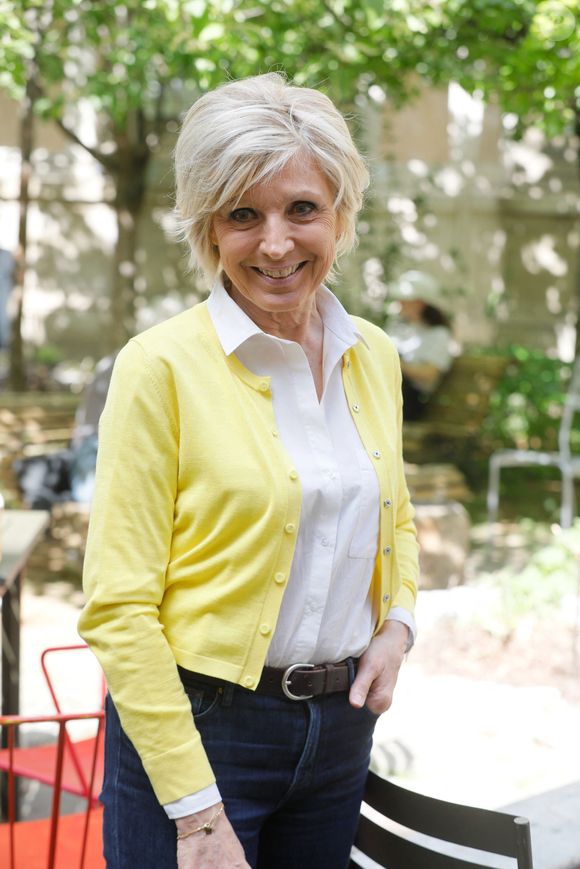 Evelyne Dhéliat (TF1 & LCI) - Les présentateurs météo français donnent le "feu vert" officiel de la 19ème édition du Forum International de la Météo et Climat (FIM) à l'académie du climat (anciennement Mairie du IVe arrondissement) à Paris, France, le 6 mai 2022. © Christophe Clovis / Bestimage
