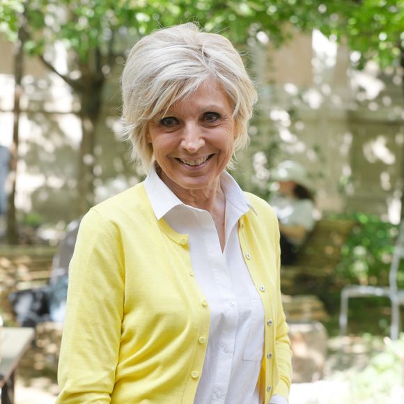 Evelyne Dhéliat (TF1 & LCI) - Les présentateurs météo français donnent le "feu vert" officiel de la 19ème édition du Forum International de la Météo et Climat (FIM) à l'académie du climat (anciennement Mairie du IVe arrondissement) à Paris, France, le 6 mai 2022. © Christophe Clovis / Bestimage