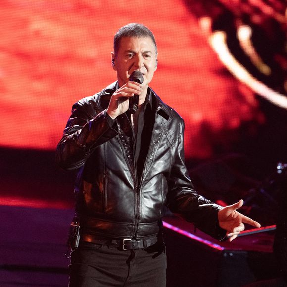 Le chanteur a connu de douloureux deuils, ces dernières années. "J'ai perdu beaucoup d'être chers", poursuit Étienne Daho auprès de La Tribune du dimanche.

Etienne Daho se produit sur scène lors des 39e Victoires de la Musique à la Seine Musicale le 9 février 2024 à Boulogne-Billancourt.