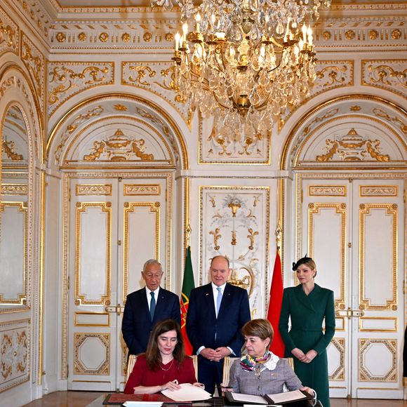 Le prince Albert II de Monaco et la princesse Charlene ont accueilli le président portugais Marcelo Rebelo de Sousa au Palais Princier de Monaco dans le cadre d'une visite d'Etat, le 20 novembre 2025. © Bruno Bebert/Bestimage