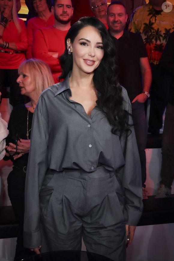 Nabilla Vergara sur le plateau de l’émission "TPMP", le 27 février 2025. 

Photo : Jack Tribeca / Bestimage