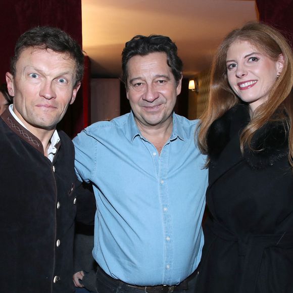 Sa compagne a 19 ans de moins que lui, mais entre eux, la complicité est immédiate...

Exclusif - Laurent Gerra entre Sylvain Tesson et sa compagne Catherine Van Offelen - Célébrités au spectacle « Laurent Gerra se met à table ! », à savourer au Casino de Paris, à Paris, France, le 03 Janvier 2025. © Bertrand Rindoff/Bestimage
