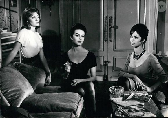 Rétro - Décès de l'actrice Françoise Brion - 12 déc. 1959 - Felix Marten joue ''Le snit conduit Le bal'' Le célèbre chanteur de radio et acteur français Felix Marten vient de commencer à jouer dans une nouvelle production de Jacques Nahum : ''Le saint conduit Le bal'' d'après le livre de Leslie Charteries. la photo montre une scène du film De gauche à droite : Françoise Brion, Michele Mercier et Nicole Mirel, les partenaires de Felix Marten.  (Crédit photo : © Keystone Press Agency/ZUMA Press Wire)