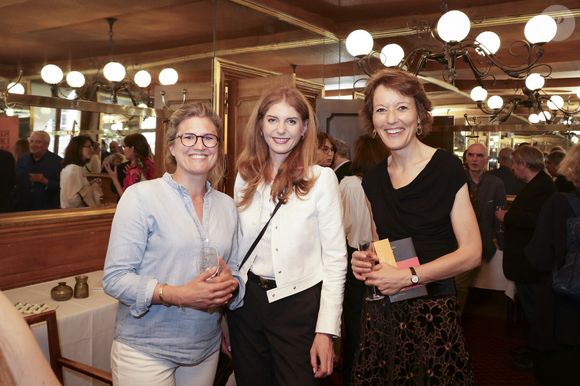 Non pas pour déguster un repas entre amis ou en famille 
Exclusif - Richard Malka a reçu le Prix de La Revue des Deux Mondes 2025 des mains de Aurélie Julia et de Marc Ladreit de Lacharrière,  en présence de Luce Perrot, Valérie Toranian, Franz-Olivier Giesbert, Emmanuel Chain, Emmanuel Kasarhérou, et de nombreux invités au Bistrot de Paris. Paris, France, le 03 juin 2025. © Jack Tribeca / Bestimage