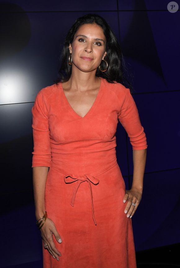 Elle a participé au jeu du "photocall" et devait dire quelques mots ou poser une question à la personne dont la photo s'affichait.

Apolline de Malherbe - Conférence de presse de rentrée de BFM.TV à Paris le 5 septembre 2019.

© Guirec Coadic / Bestimage