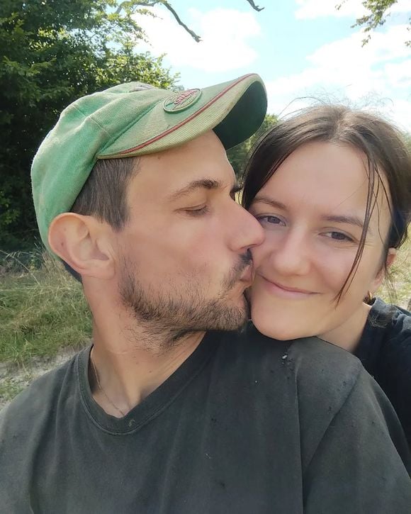 La vie peut basculer si rapidement" : Lola (L'amour est dans le pré) donne  des nouvelles de Florian : Le diaporama - Purepeople