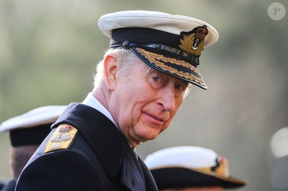 Le roi Charles III d'Angleterre observe les divisions du Lord High Admiral au Britannia Royal Naval College à Dartmouth. Photo par PA Photo/ Bestimage
