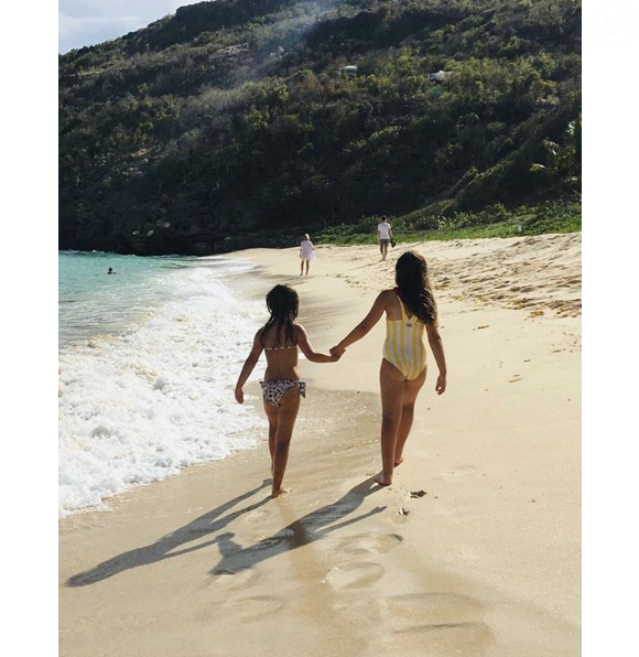 Marc-Olivier Fogiel et ses filles, Mila et Lily à Saint-Barth, le 31 juillet 2019.