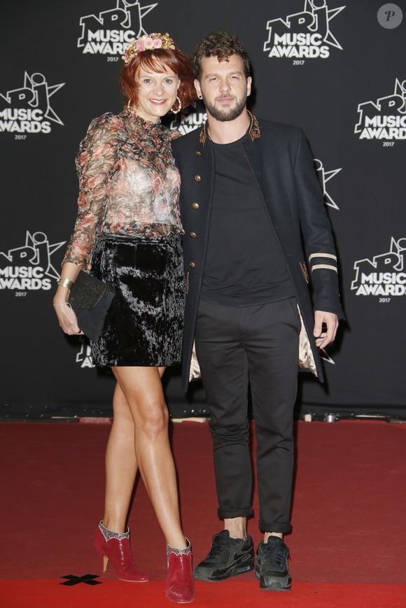 Le duo a vécu "des hauts et des bas" mais reste solide

Claudio Capéo et sa compagne Aurélie Willgallis - 19ème édition des NRJ Music Awards à Cannes. © Christophe Aubert via Bestimage