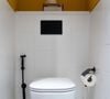 Le marc de café est particulièrement efficace dans les toilettes.

Pexels