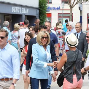 La première dame Brigitte Macron (Trogneux) et sa fille Tiphaine Auzière vont voter à la mairie du Touquet pour le second tour des législatives, au Touquet le 18 juin 2017. © Sébastien Valiela-Dominique Jacovides/Bestimage