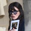 Dernier voyage de Jean-Paul Rappeneau : Isabelle Adjani, visage solennel croise Catherine Deneuve, bouquet d'épi de blé à la main