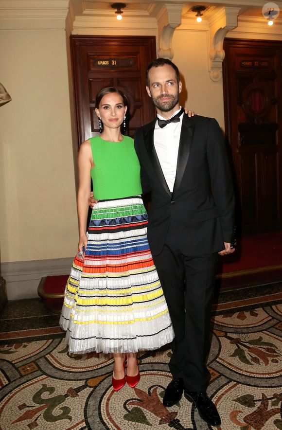 Quand elle était encore mariée à Benjamin Millepied

Natalie Portman (chaussures Dior, robe Dior Haute Couture) et Benjamin Millepied - Gala d'ouverture de la saison du Ballet de l'Opéra national de Paris, le 24 septembre 2015. © BORDE-JACOVIDES / BESTIMAGE