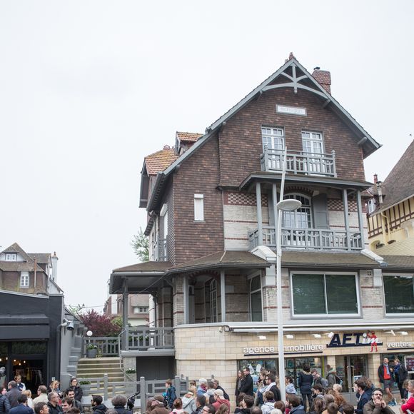 Brigitte Macron reçoit sa fille Tiphaine, son gendre Antoine et leurs enfants Aurèle et Elise, pour l'anniversaire de cette dernière, à son domicile au Touquet. Le 6 mai 2017
© Cyril Moreau / Bestimage