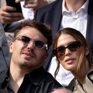 Après un week-end à Roland-Garros, le rugbyman a publié une série de photos sur les réseaux. 

Antoine Dupont et Iris Mittenaere en tribunes lors de la finale messieurs des Internationaux de France de Tennis de Roland Garros 2025, le 8 juin 2025. 

Photo : Cyril Moreau / Bestimage