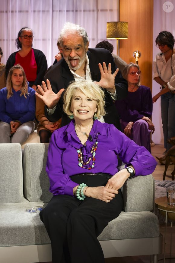 Exclusif - Amanda Lear sur plateau de l'émission "Animalement Vôtre" présentée par B.Montiel et diffusée le 4 janvier 2026 sur France 3, à Paris, France, le 3 décembre 2025. © Jack Tribeca/Bestimage