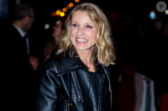 Il s'agissait d'un événement symbolique pour Alexandra Lamy, qui n'avait plus assisté aux César depuis 2012, année où elle accompagnait justement Jean Dujardin.

Alexandra Lamy - Arrivées des célébrités à l'After-party de la 51ème cérémonie des Cesar au Fouquet's à Paris le 26 février 2026.
© Yoann Ouahcene / Bestimage